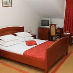 Boutique St Georgije Hotel 4*